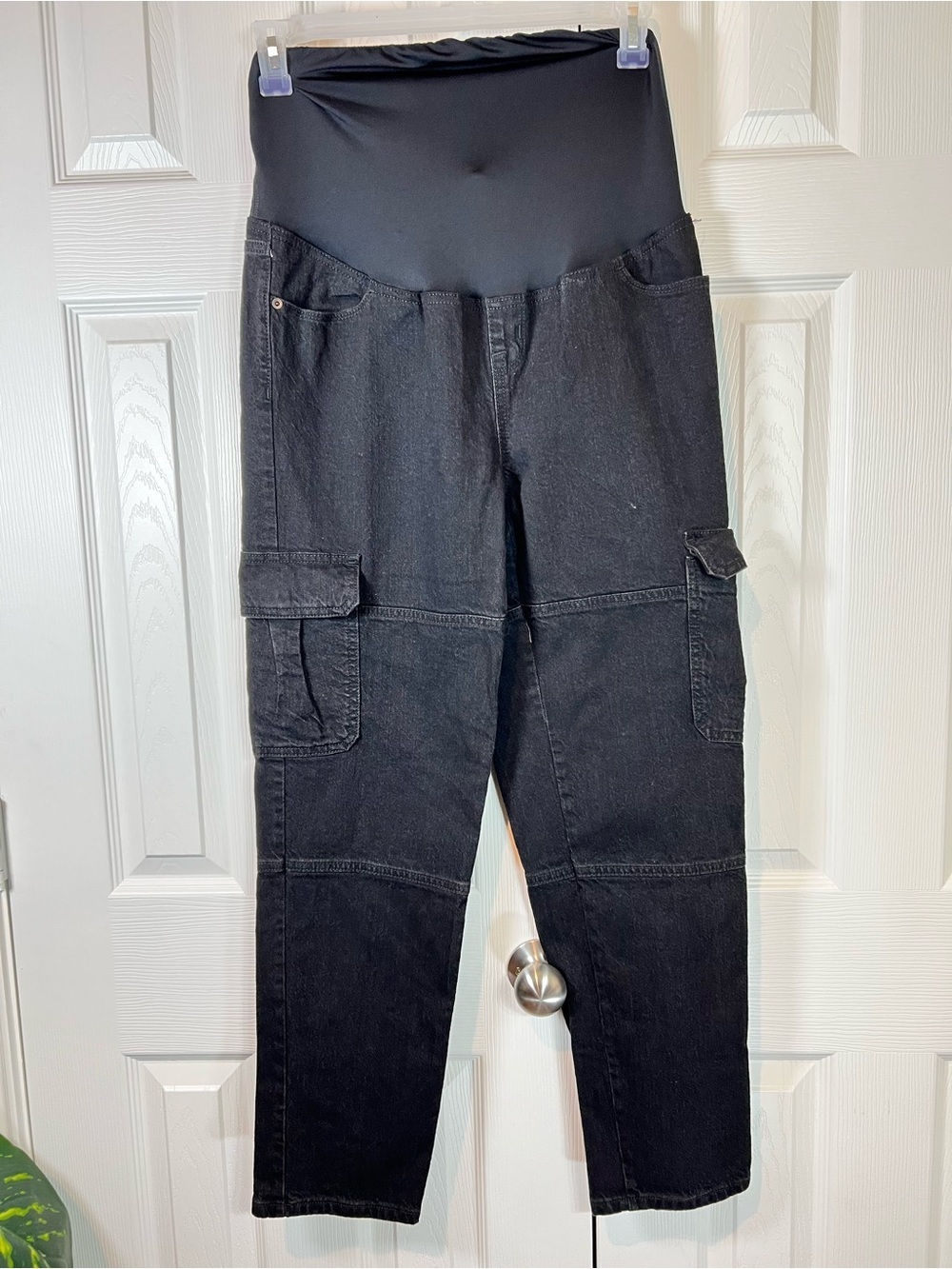 Ingrid & Isabel Maternity Over The Belly 90’s Straight Cargo Jeans Size 6 NWOT - Picture 3 of 10